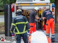 Bei einem schweren Verkehrsunfall mit einem Rettungswagen der Feuerwehr Hamburg wurden heute 5 Menschen verletzt. Der Rettungswagen war gerade mit einer Schwangeren, sowie ihren Eltern, auf dem Weg in das Krankenhaus Barmbek, als es  zur Kollision kam. Auf der Kreuzung Saarlandstraße/Jahnring krachte ein Golf in den Rettungswagen, sodass dieser umstürzte. Die Fahrerin des Golfs musste schonende aus ihrem PKW befreit werden. Ebenso wurde die Schwangere durch die angerückten Retter versorgt und in ein Krankenhaus transportiert. Die Schuldfrage wird derzeit noch von der Polizei geklärt. Foto: Dominick Waldeck
