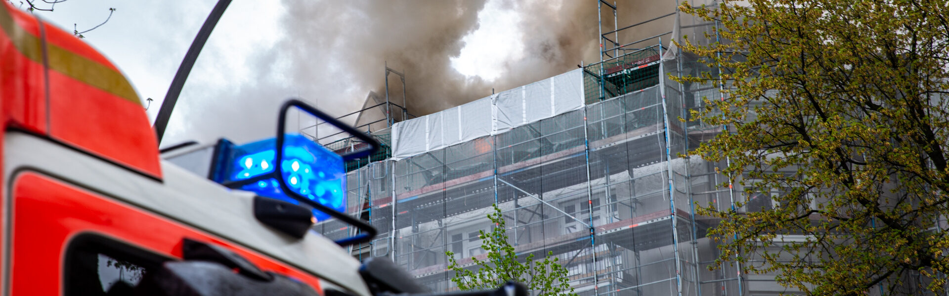 12.05.2021 – Dachstuhlbrand in Eimsbüttel